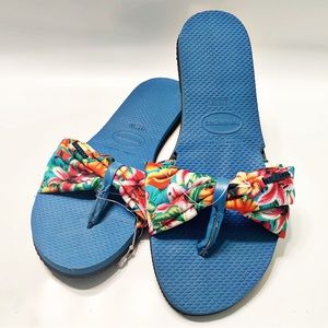 HAVAIANAS “You Saint Tropez Sandal” in Blue/Steel SIZE 7/8W Fabric Strap Resort